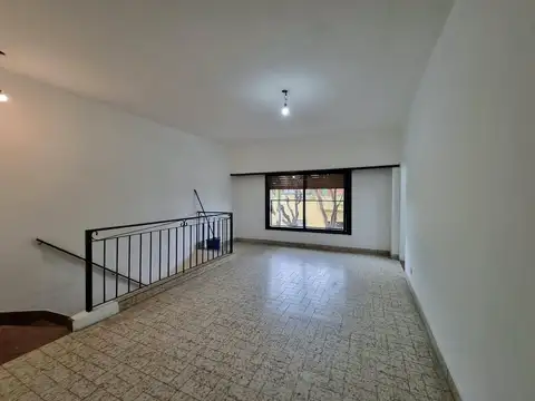 PH Tipo Casa 4 Ambientes Primer piso por escalera