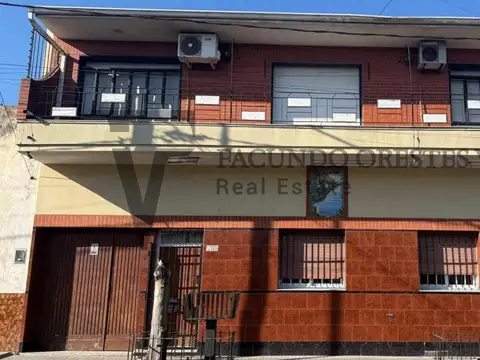 VENTA - CASA MULTIFAMILIAR - CINCO AMBIENTES - LOMAS DEL MIRADOR - COCHERA - PILETA - TERRAZA