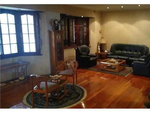 Casa en Venta con 3 cocheras