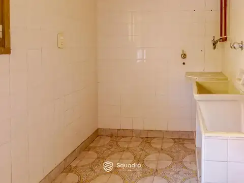 Casa 13 ambientes con 4 baños