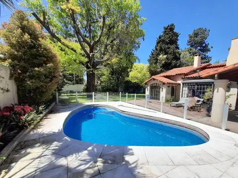 Casa en Venta con 2 cocheras