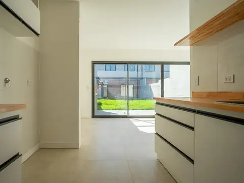 Casa de 3 dormitorios con galeria y parrillero en Fisherton