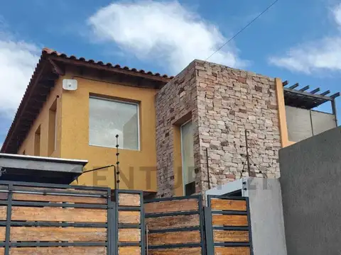 CASA EN VENTA BARRIO CERRADO - GUAYMALLEN