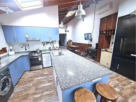 Casa 6 ambientes con 4 baños