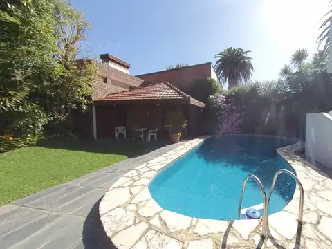 INMEJORABLE Chalet en la mejor zona de Banfield 
