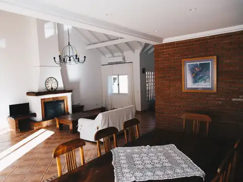 Casa 6 ambientes con 3 baños