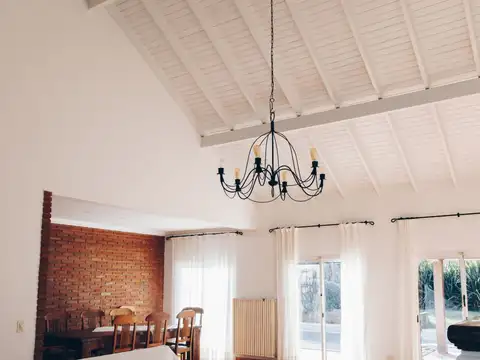 Casa en Venta con 3 cocheras