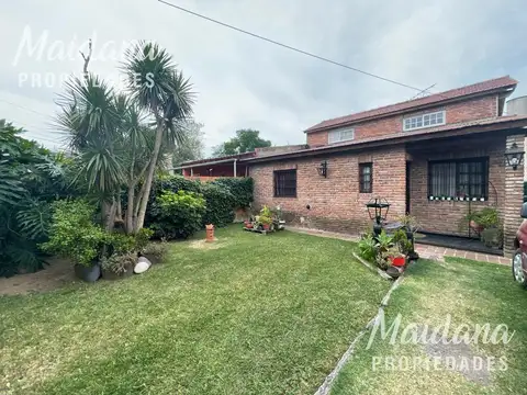 Casa en Benavidez con Jardín