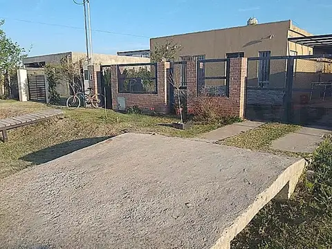 Casa 2 Dormitorios Jardín y Pileta Campiñas Piñero