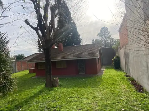 CASA CON PILETA TOTAL 4 LOTES