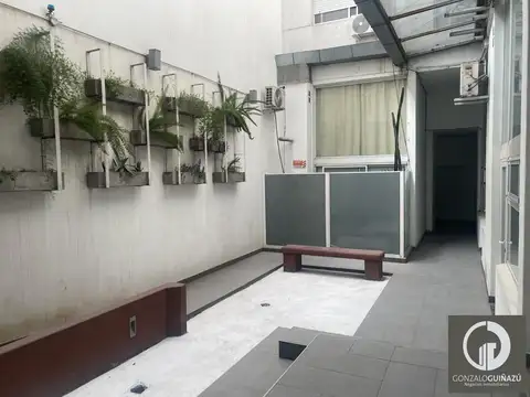Dúplex con patio y cochera. 1 dormitorio en venta barrio martin