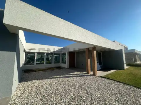 CASA A ESTRENAR 4 AMBIENTES PRADOS DEL OESTE PILETA
