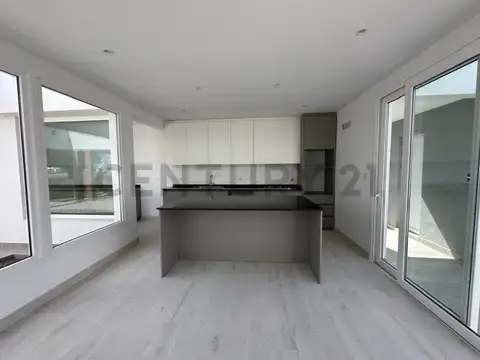 Casa en Venta en Prados del Oeste, USD 330.000