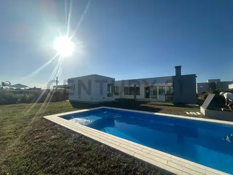 CASA A ESTRENAR 4 AMBIENTES PRADOS DEL OESTE PILETA