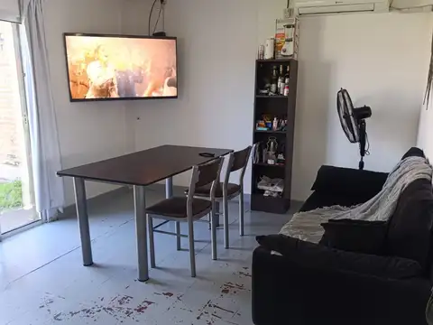 Casa independiente 3 dormitorios sobre Av en las 500 viviendas!