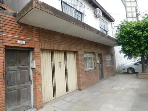 alquiler PH amplio ubicado a 30 mts de Avda. Illia 