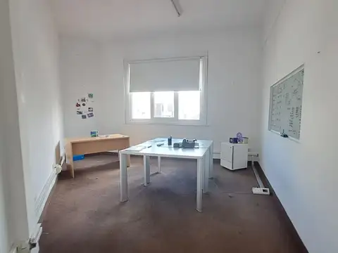 Oficina Monoambiente con 4 baños