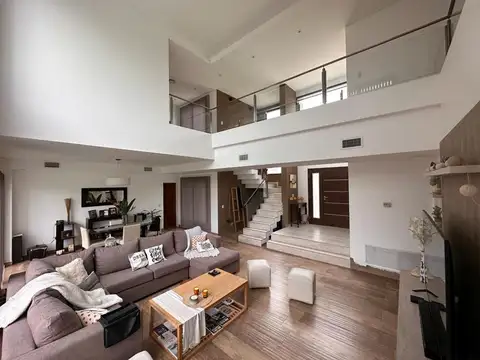 Casa 6 ambientes con 3 baños