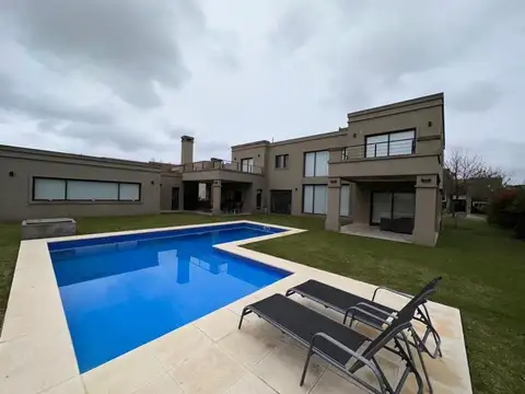 HERMOSA CASA EN TERRAVISTA CON 4 DORMS+ESCR EN LOTE CENTRAL