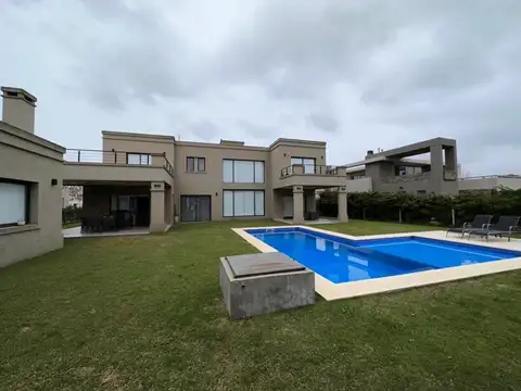 CASA VENTA TERRAVISTA 6 AMB LOTE CENTRAL PERMUTA FINANCIA