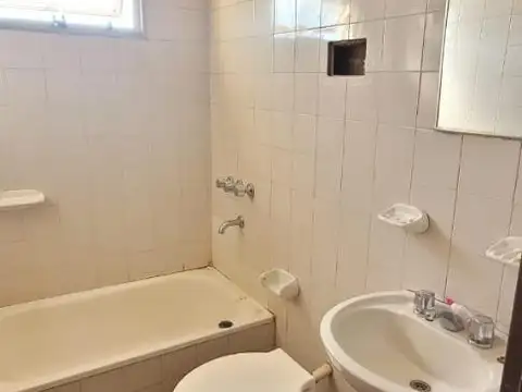 Departamento en venta sobre avenida, zona UNER