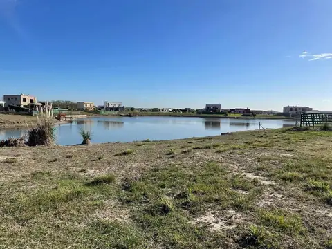 Oportunidad lote a la laguna en área 8 San Sebastián