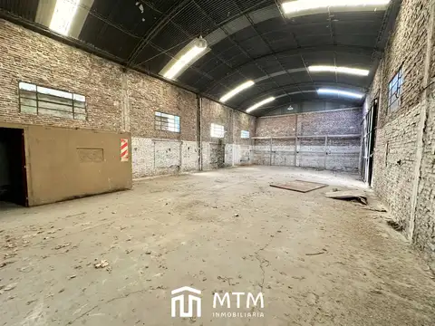 Galpon y casa en venta, en Granadero Baigorria.