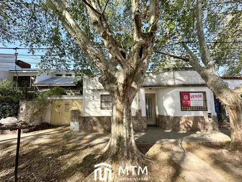 Galpon y casa en venta, en Granadero Baigorria.