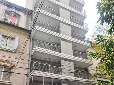 Pasteur 700, Piso 2