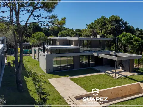 Casa en Venta en Carilo, USD 1.400.000