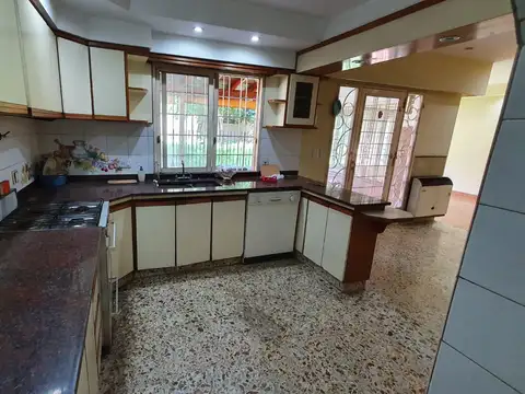 casa dos dormitorios en alquiler moron zona oeste