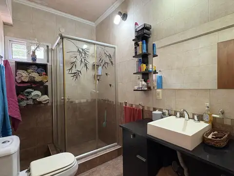 Casa 2 ambientes con 2 baños