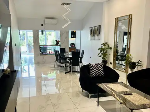 CF1031 - CASA EN VENTA Z/ AV. TACUARI Y AV. CORRIENTES