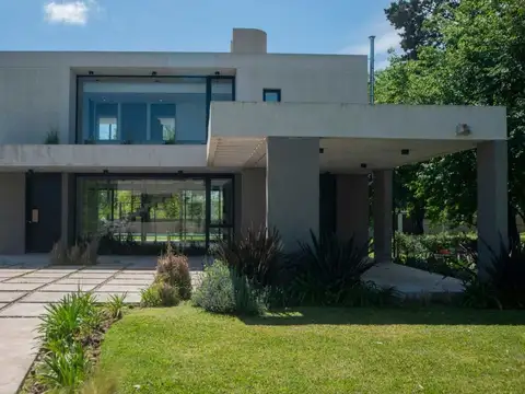 Casa en Venta en Countries y Barrios Cerrados en Berazategui, USD 590.000