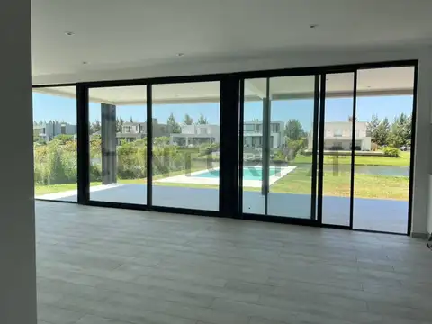 Casa en venta a la laguna en Barrio El Naudir Escobar Puertos Canton 5 ambientes