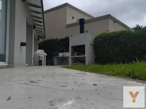 Casa en Venta - 2 Dormitorios 2 Baños - 381mts - Ezeiza