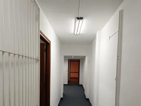 Av Pte Roque Saenz Pena 800