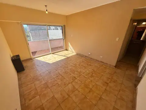 AMPLIO DEPARTAMENTO 2 AMBIENTES CON BALCON