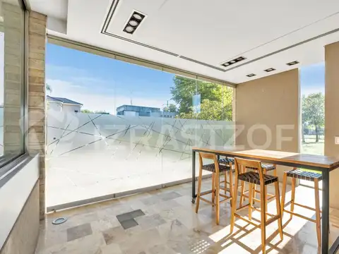 Casa en venta en Los Pilares de primer nivel, amoblada y equipada