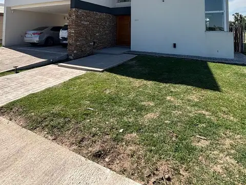 VENTA DE CASA 4 DORMITORIOS EN DON MATEO