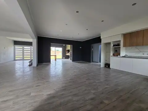 Casa 3 ambientes con 2 baños