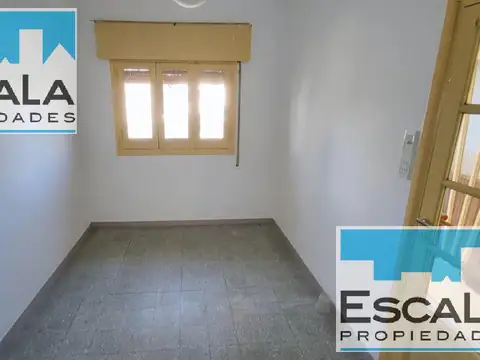 CASA DE 2 DORM  Y AMPLIO JARDIN