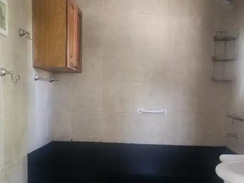 Casa en venta c/ cochera en Loma Verde