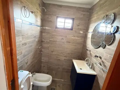 Casa de 4 dormitorios a 50 mts de Costanera.