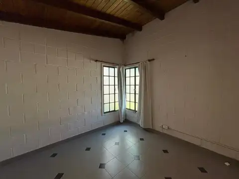 Casa en Alquiler con 1 cochera