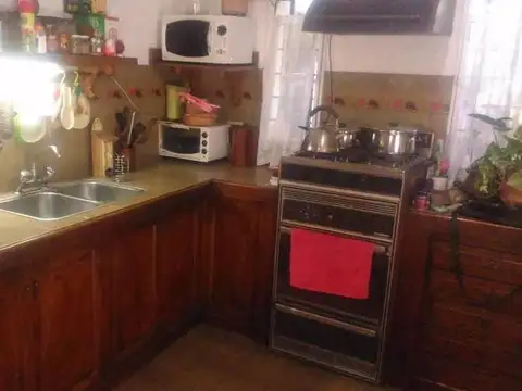 Casa 4 ambientes con 1 baño