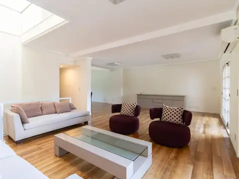 Casa 6 ambientes con 4 baños