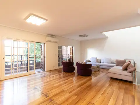 Casa en Venta con 4 cocheras