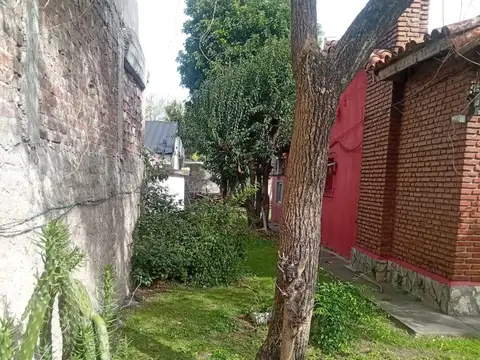 CASA 4 AMBIENTES EN TERRENO DE 700 M2
