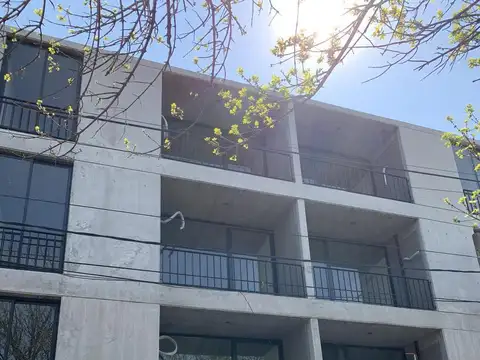 Monoambiente Planta Baja con Patio Pileta Barrio Refinería